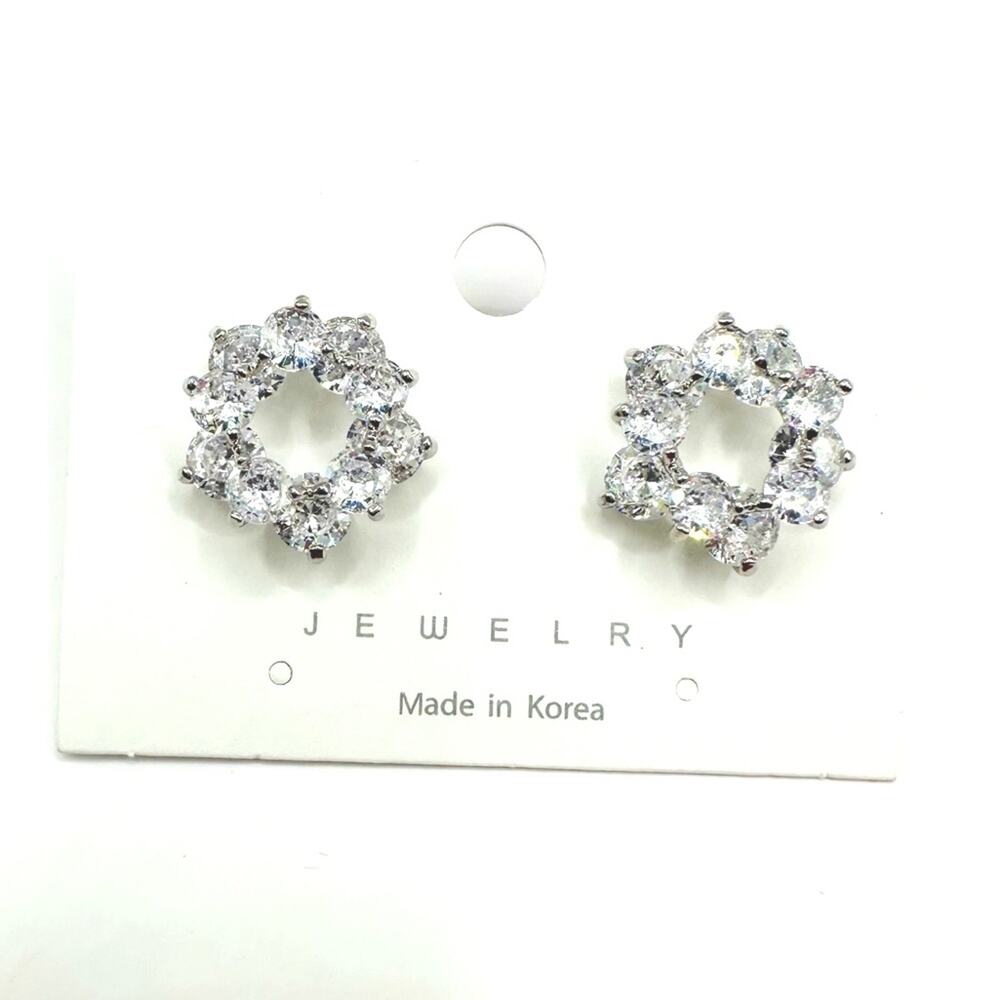 Tiered Circle Earrings Silver Stud Made in Korea NWT Classic Round Wreath